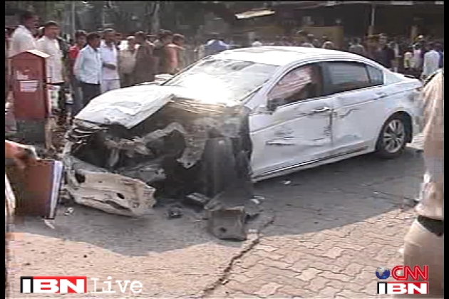 2 dead, five injured as car takes wrong turn at Bandra