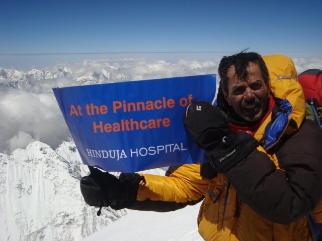 Mumbai doctor scales Mount Everest