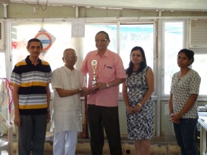 Jimmy Dordi collects his winner's trophy with his teammate Renu Jain