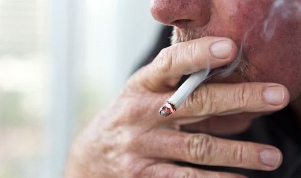 Smoking ups dementia risk